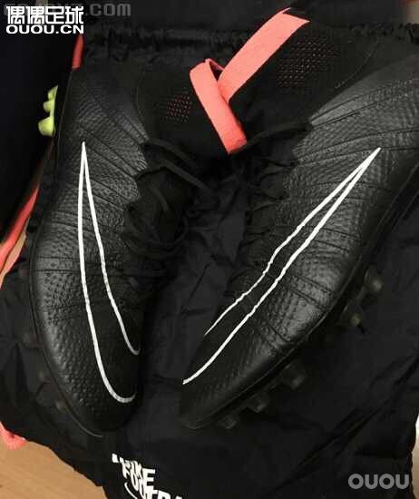 新年第一踢,晒晒鞋。有认识这个配色的sf4么?????