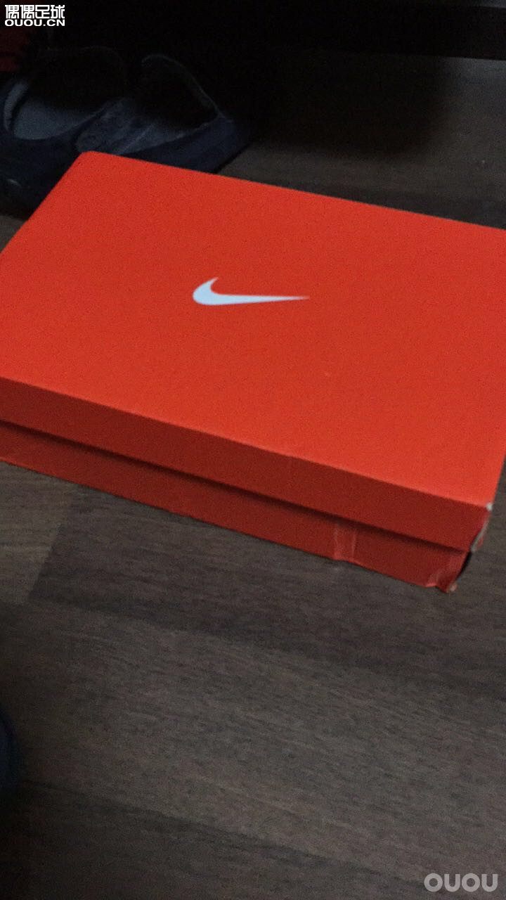 开箱子咯。顺便求鉴定。小胖哥店买的。求大神们看看。顶配。