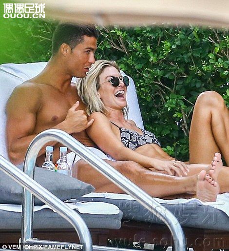 看图说话,C罗宽脚?瘦脚?