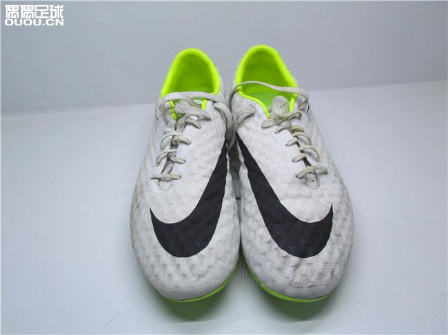 请高手帮忙鉴定一双顶级毒锋一代