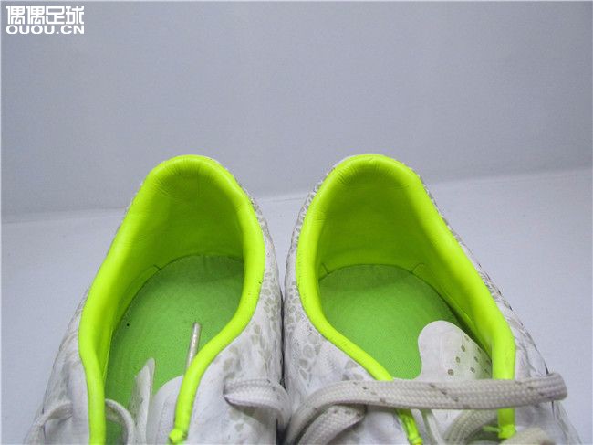 请高手帮忙鉴定一双顶级毒锋一代