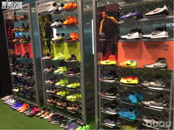 去年暑假在坡县逛到的一家店
做梦都想回去的地方
后悔没试个遍?