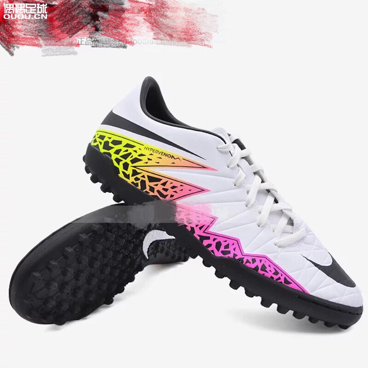 需要一双低端踢几场五人制,想请教大家毒蜂的低端tf在木板打不打滑