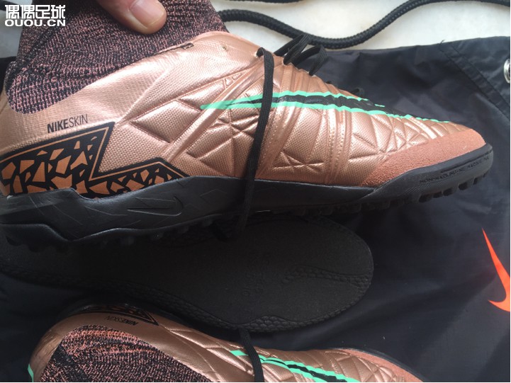 各位兄弟,帮忙看看这款毒蜂正不正?