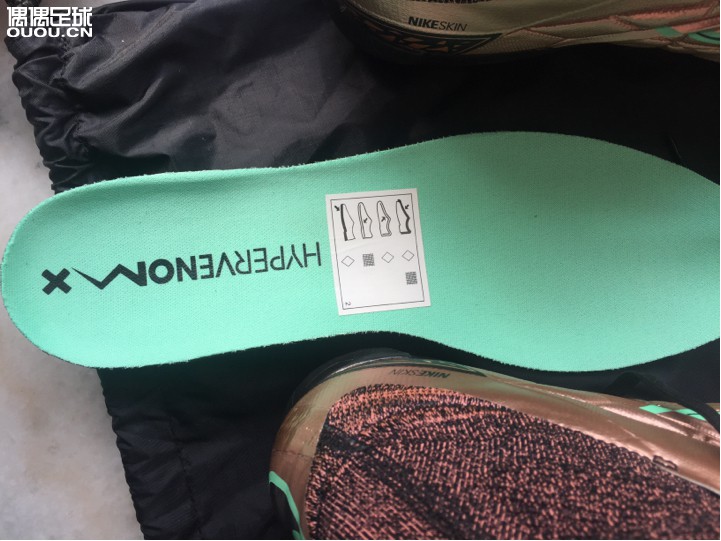 各位兄弟,帮忙看看这款毒蜂正不正?