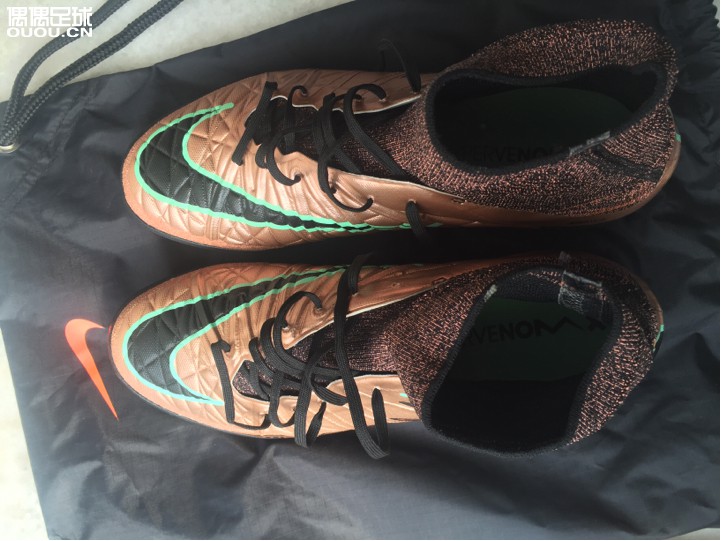 各位兄弟,帮忙看看这款毒蜂正不正?