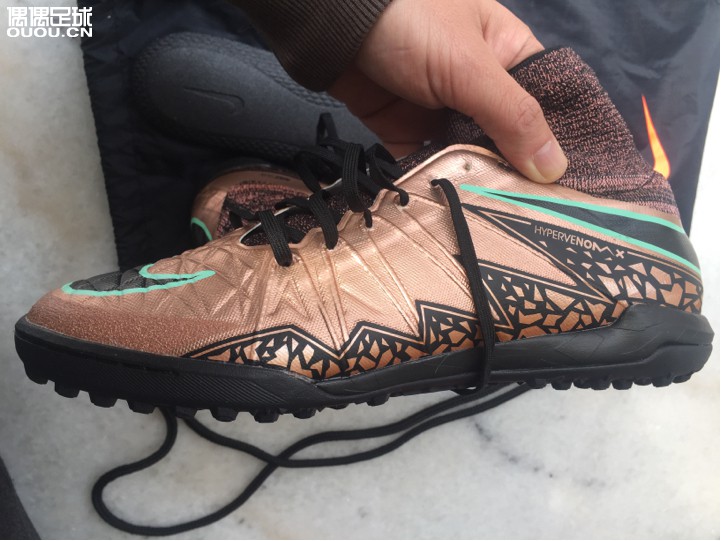 各位兄弟,帮忙看看这款毒蜂正不正?