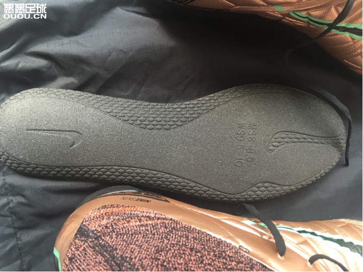 各位兄弟,帮忙看看这款毒蜂正不正?