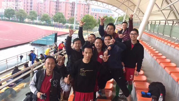 业余联赛保级关键战取得6:0大胜,绵绵细雨中,毒蜂三tf助我上半场帽子戏法打卡下班