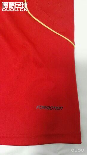 求鉴定西班牙2008主场球员版(刚才偶偶是不是崩了,论坛打不开啊