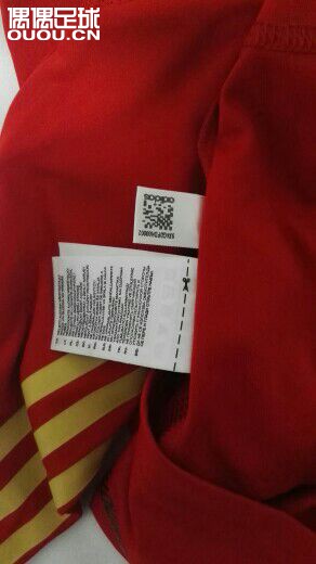 求鉴定西班牙2008主场球员版(刚才偶偶是不是崩了,论坛打不开啊