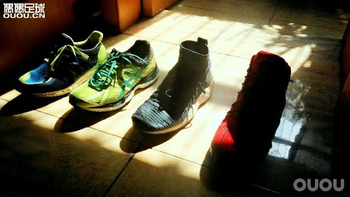 大神帮帮忙看看我的脚型,算肥脚么,适合啥球鞋