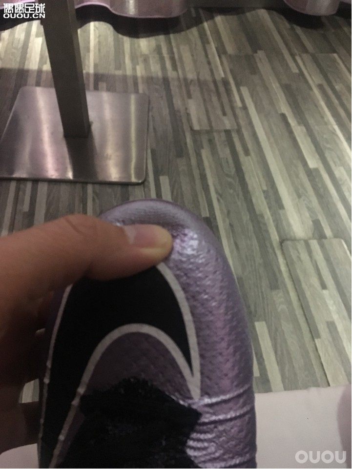 之前有一双TF顶配40.5,长度合适,后来又搞了ag40.5,可是穿上长了好多,宽度合适,需要换小半码吗???