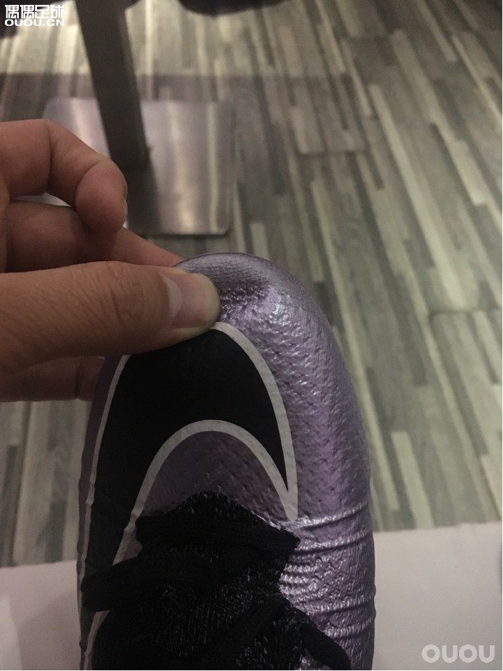 之前有一双TF顶配40.5,长度合适,后来又搞了ag40.5,可是穿上长了好多,宽度合适,需要换小半码吗???