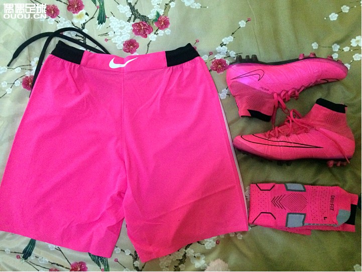 怎么搭配衣服?请问,人帅…在线等!