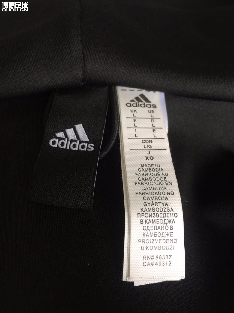 收了件曼联 黑色 Z.N.E外套,求鉴定。