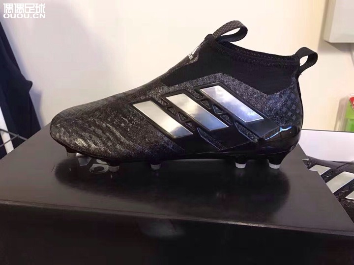 急问!?求各大神帮忙!ace17+ 本人刺客cr7超顶穿42.5此鞋应穿什么码??急,急,急!!