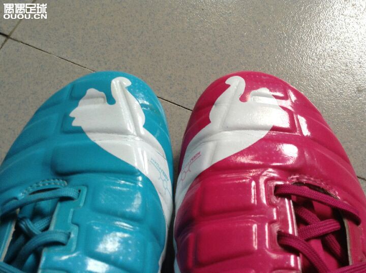 很久以前收入的一双evopower 1 tricks HG,当时也没在意,放了很久,想求鉴定一下真假,谢谢。