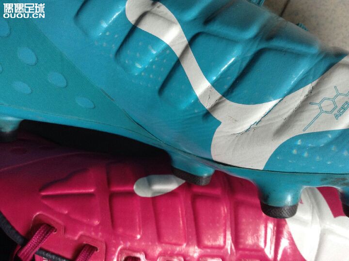 很久以前收入的一双evopower 1 tricks HG,当时也没在意,放了很久,想求鉴定一下真假,谢谢。