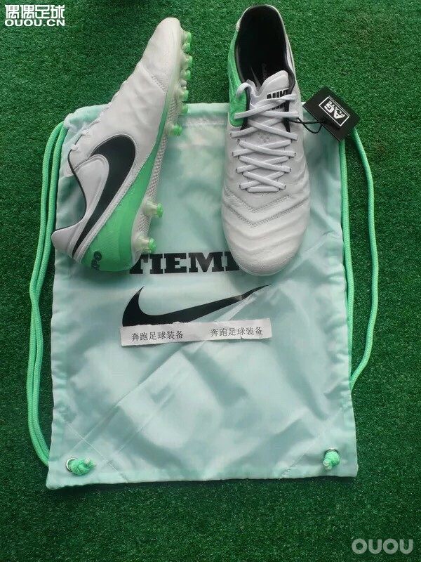 梅西脚,拇指上翘,想买双袋鼠皮,可是刺客11太骚,纠结,选哪个?