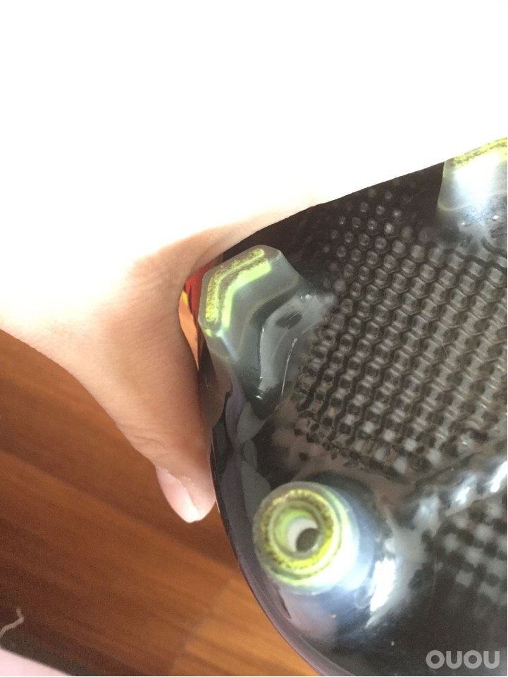 下地一场后左脚后钉就这样了,会断吗?