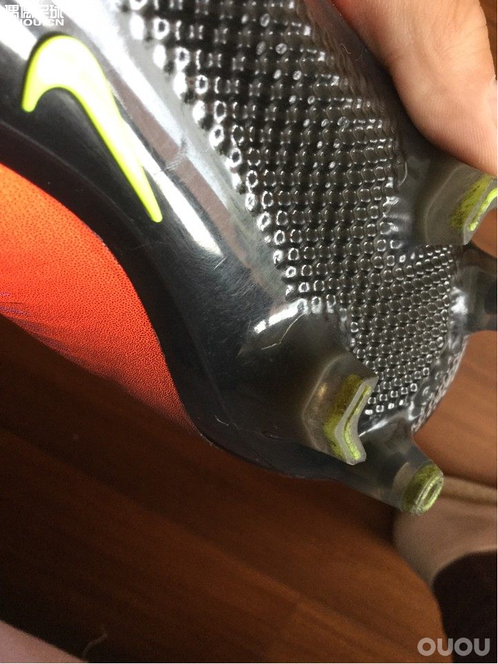 下地一场后左脚后钉就这样了,会断吗?