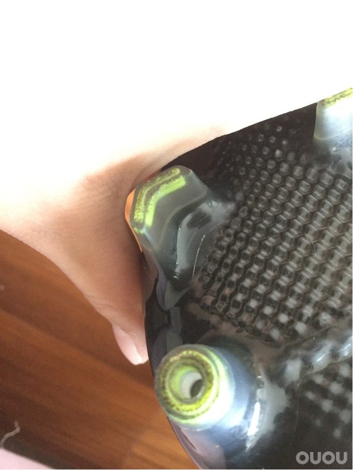 下地一场后左脚后钉就这样了,会断吗?