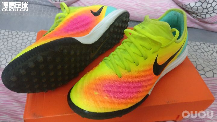 新入的鞋。求鉴定真伪。谢谢。