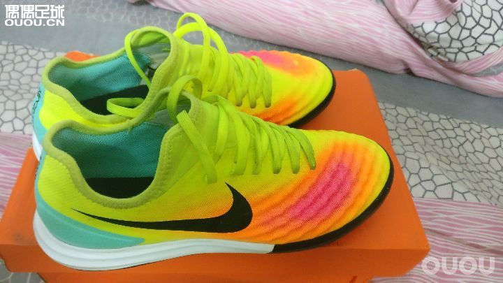 新入的鞋。求鉴定真伪。谢谢。