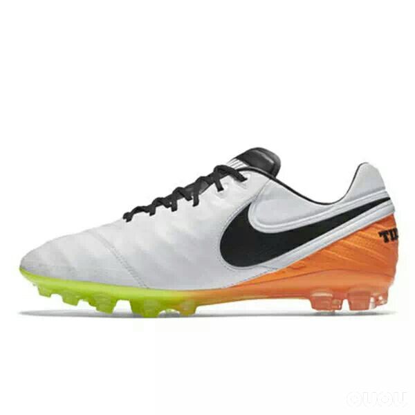 楼主在经过重重考虑后,打算入手传奇6顶级。255 10.3且高脚背,不知能否适应一体鞋舌。