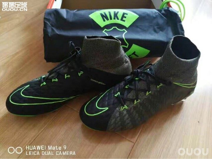 穿过袋鼠皮毒锋3的给说说呗!袋鼠皮版本是不是射门要软一些,不如毒锋3人造纤维材料来的有劲?