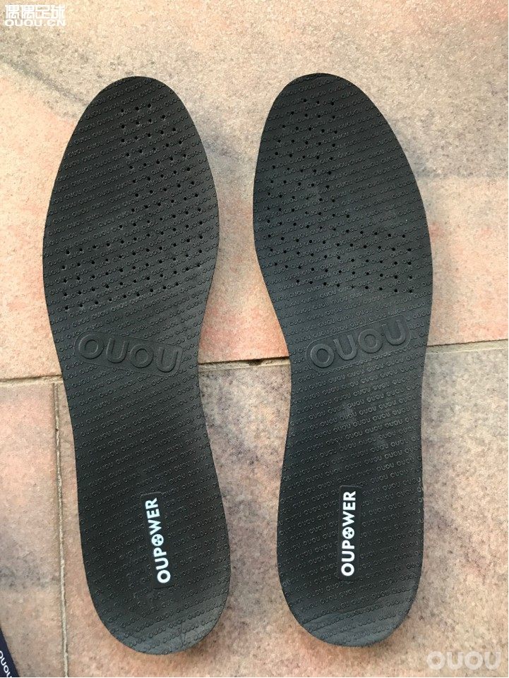 带缓震的回力:随着体重的增加,感觉回力这个底薄了,现在有偶偶的鞋垫,又可以飞了。