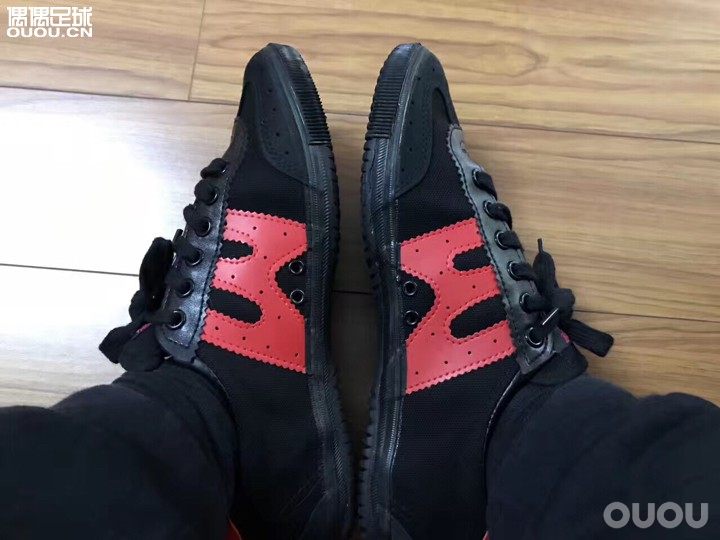 带缓震的回力:随着体重的增加,感觉回力这个底薄了,现在有偶偶的鞋垫,又可以飞了。