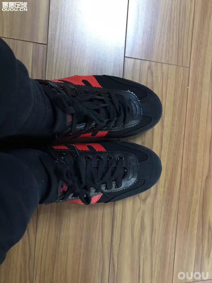 带缓震的回力:随着体重的增加,感觉回力这个底薄了,现在有偶偶的鞋垫,又可以飞了。