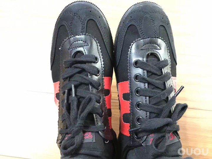 带缓震的回力:随着体重的增加,感觉回力这个底薄了,现在有偶偶的鞋垫,又可以飞了。