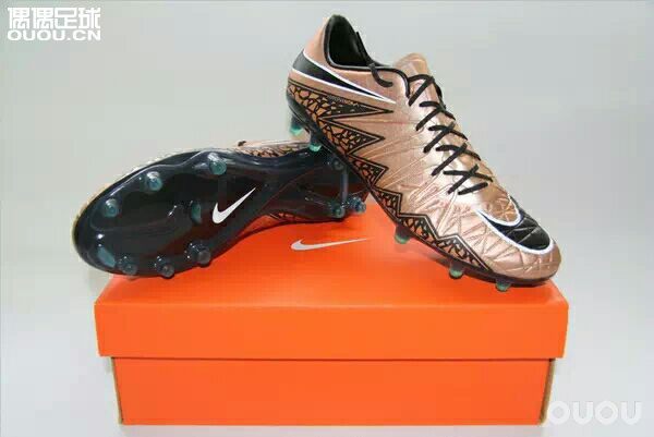 楼主最近想入双毒蜂。目前考虑的是毒蜂2(据说前期比较硬,撑开就是爆射利器)。毒蜂2.5(相比于二鞋面软)