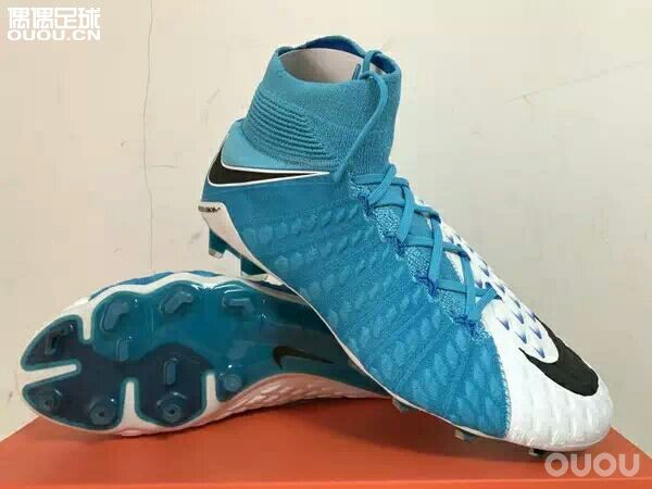 楼主最近想入双毒蜂。目前考虑的是毒蜂2(据说前期比较硬,撑开就是爆射利器)。毒蜂2.5(相比于二鞋面软)