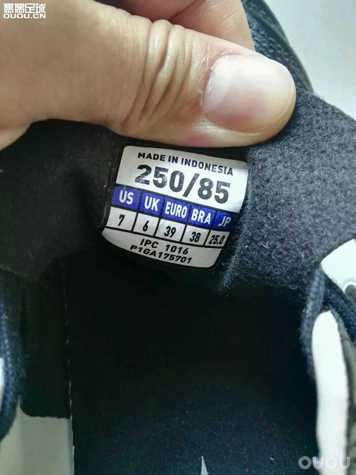 求大神鉴定!谢了!咸鱼收的美津浓neo kl ag,号称袋鼠皮,感觉材质有些硬,求鉴定是否正品.在此谢过!