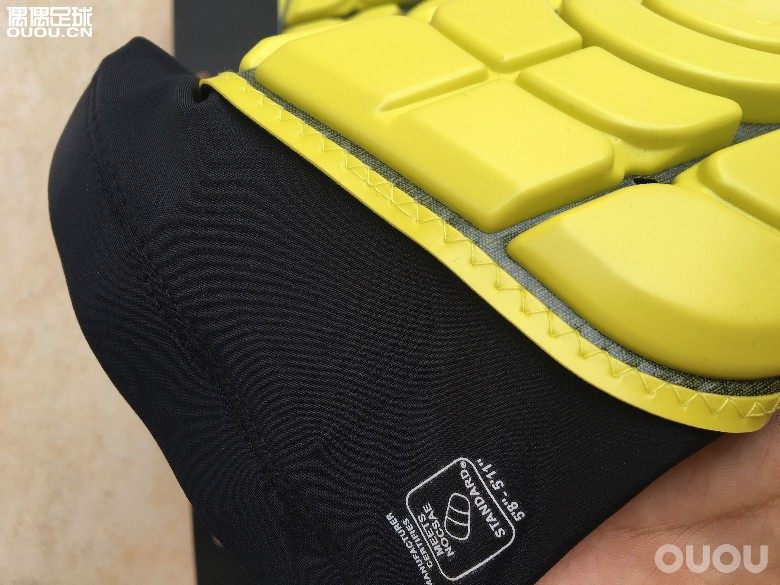 收到G-FORM摸得忘我了,好久没戴护腿板了我的腿有救了