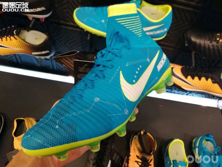 专柜偷上的刺客内马尔专属,和普通配色同样的配方,就外观上看颜色搭配个人感觉挺协调