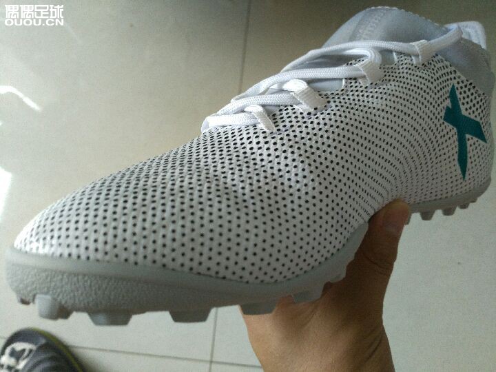 求鉴定真假。某宝买的adidas x tango 17.3 tf,货号CG3725。有懂的大神吗?帮我看看是否正品。