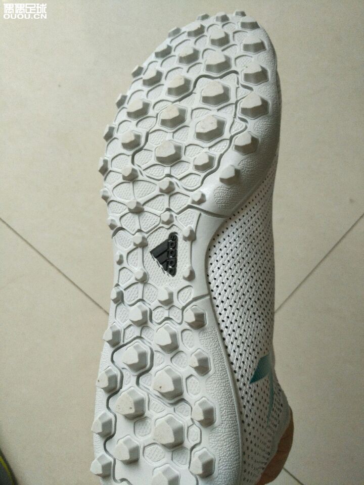 求鉴定真假。某宝买的adidas x tango 17.3 tf,货号CG3725。有懂的大神吗?帮我看看是否正品。