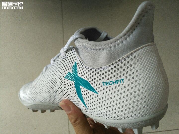 求鉴定真假。某宝买的adidas x tango 17.3 tf,货号CG3725。有懂的大神吗?帮我看看是否正品。