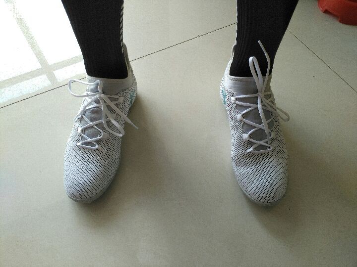 求鉴定真假。某宝买的adidas x tango 17.3 tf,货号CG3725。有懂的大神吗?帮我看看是否正品。