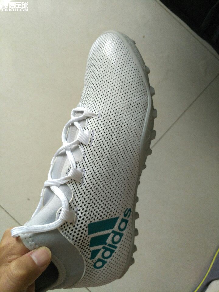 求鉴定真假。某宝买的adidas x tango 17.3 tf,货号CG3725。有懂的大神吗?帮我看看是否正品。