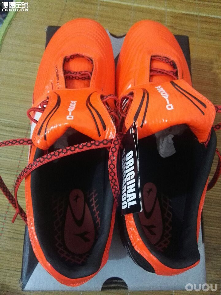 求鉴定,老巴乔球靴堂买的diadora国际版眼镜蛇bx14,碳底。