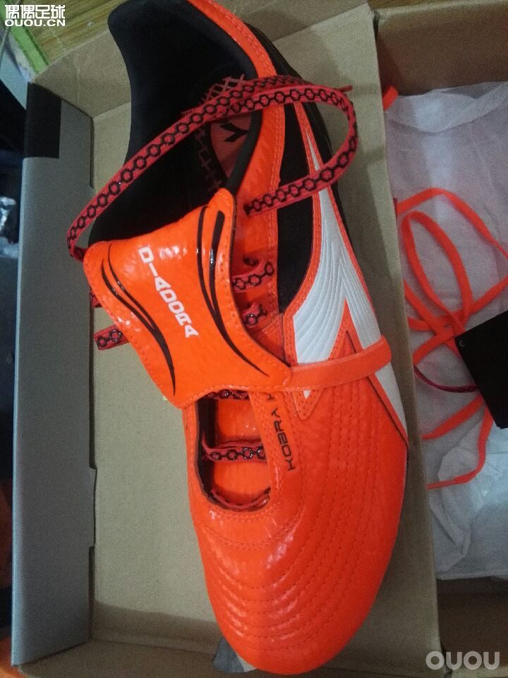求鉴定,老巴乔球靴堂买的diadora国际版眼镜蛇bx14,碳底。