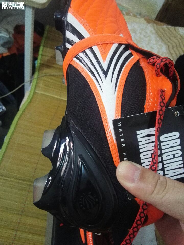 求鉴定,老巴乔球靴堂买的diadora国际版眼镜蛇bx14,碳底。