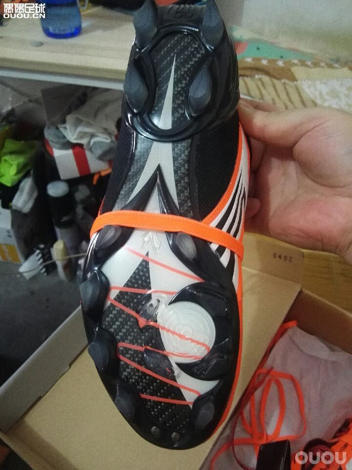 求鉴定,老巴乔球靴堂买的diadora国际版眼镜蛇bx14,碳底。