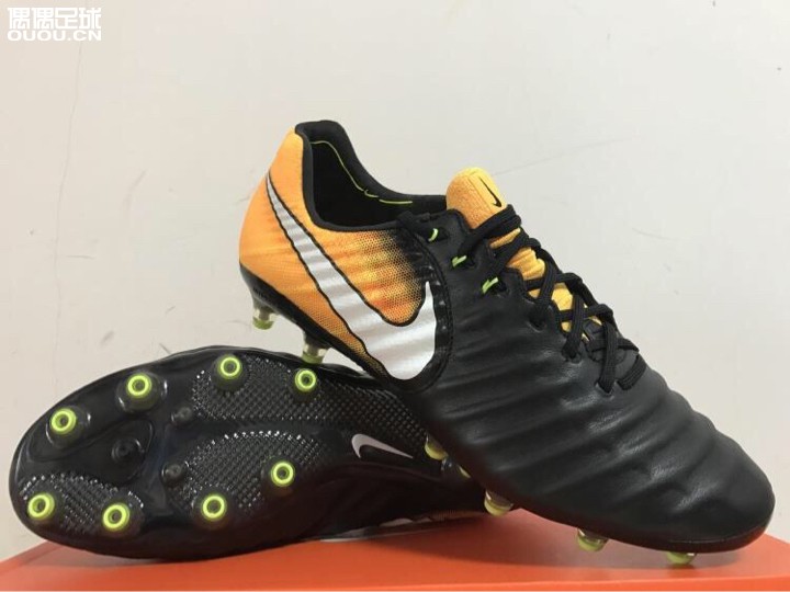 传7次顶 跟 传6顶级ag-r比,有什么比较明显的不同之处吗,想入一双,请教一下入了新传7的兄弟